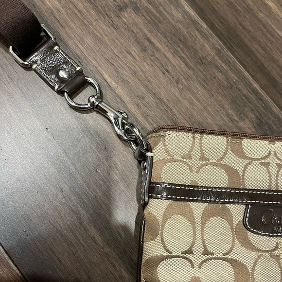 COACH signature messenger swingpack crossbody - Picture 7 of 10
